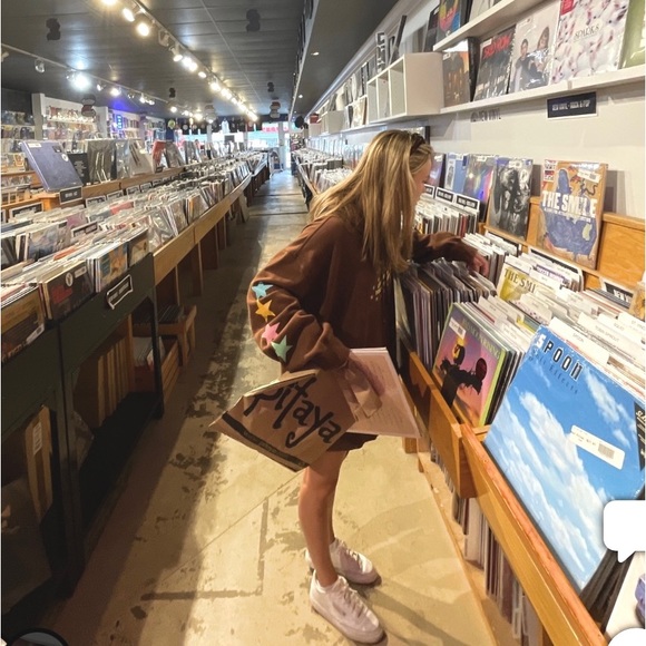 Meet your Posher, Mina - Picture 2 of 4